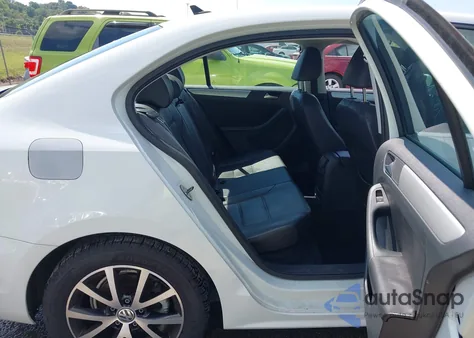 2014 Volkswagen Jetta 1.8T Se z USA, uszkodzony, nr VIN 3VWD07AJ3EM434268